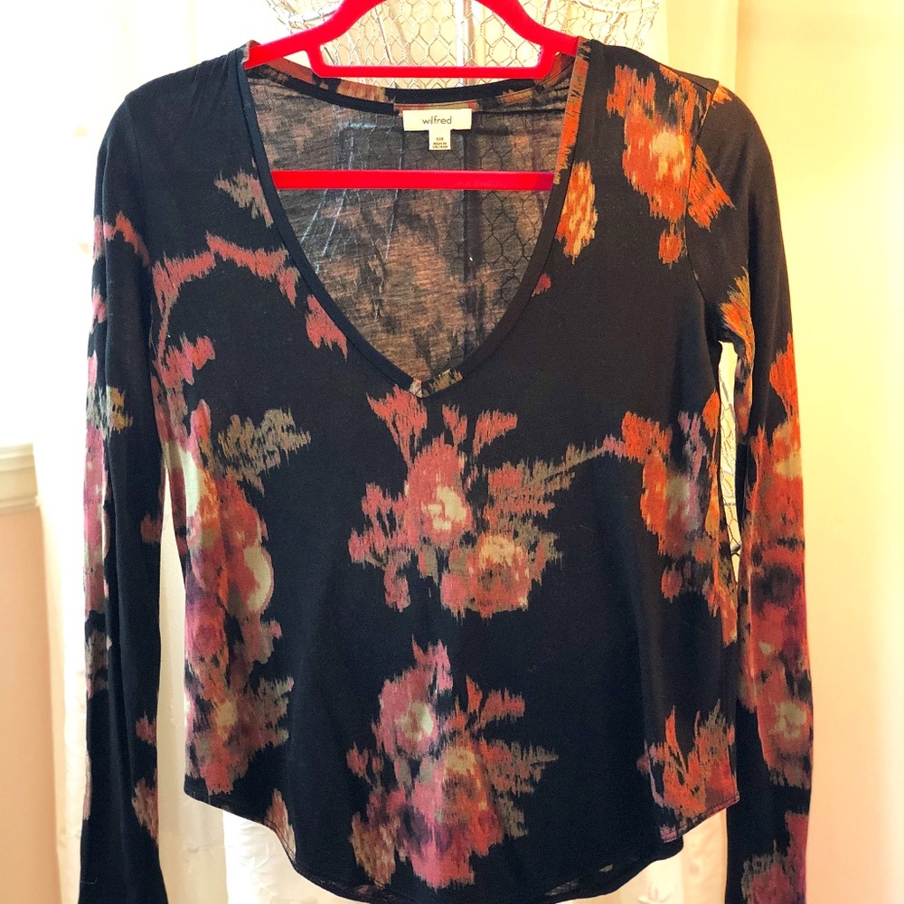 ARITZIA WILFRED V Neck Tee Shirt